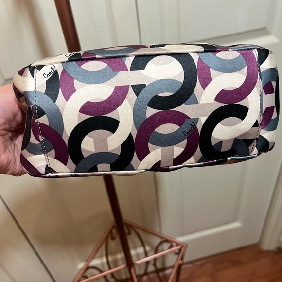 Madison Graphic Op-Art Chainlink Mini Baguette Purse (F0968-43315) - Picture 11 of 12